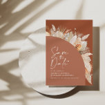 Foto van de moderne bohemische terracotta pampas g save the date<br><div class="desc">Moderne bohemen terracotta pampas gras stijlvolle trouwfoto,  behalve de date uitnodiging.</div>
