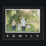 Foto van de moderne en unieke zwarte witte dot puzzel<br><div class="desc">Dit unieke en moderne zwart-witte puzzel van de familiefilm kenmerkt een zwarte puntachtergrond met ruimte voor u om uw eigen foto toe te voegen en de tekst uit te geven indien gewenst. Dit trendy en eenvoudig gepersonaliseerde fotoontwerp is het perfecte cadeautje voor elke moeder, grootvader of andere familieleden die graag...</div>
