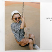 Foto van de moderne 'Merry'-kersttypografie Drieluik Kaart (Binnenzijde eerst)