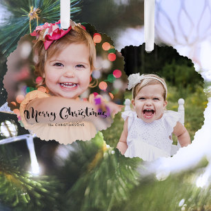 Foto van de moderne 'Merry'-kersttypografie Ornament Kaart