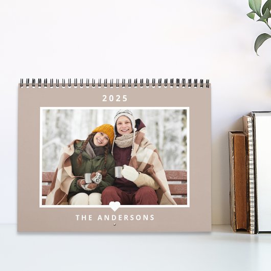 Foto van de moderne minimalistische hartfamilie kalender