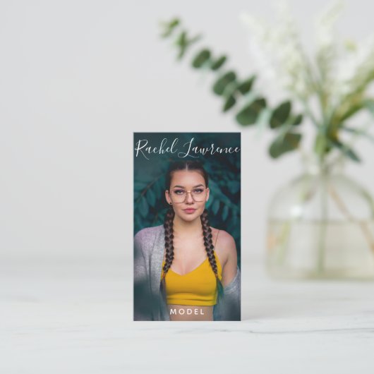 Foto van de moderne, minimalistische sociale media visitekaartje (Staand voorkant)