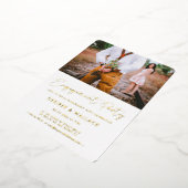 Foto van de moderne minimalistische verlovingspart folie uitnodiging (Gedraaid)