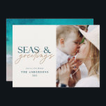 Foto van de moderne oceaanstrandfamilie Holiday Ka<br><div class="desc">stijlvol kerstkaartontwerp met trendy mix van vet en script,  ruimte voor je gekozen foto aan de voorkant met strand en zee afbeelding aan de achterkant</div>