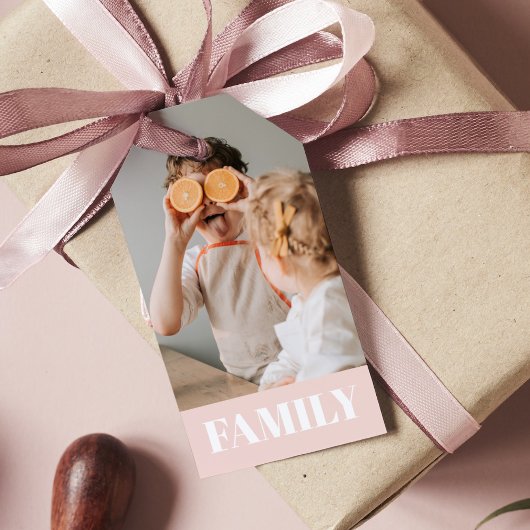Foto van de moderne roze liefdesfamilie cadeaulabel