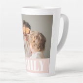 Foto van de moderne roze liefdesfamilie latte mok (Rechterhoek)