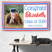 Foto van de rode witte en blauwe school spandoek