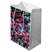 Foto van de roze bloeiende hondhout medium cadeauzakje (Voorkant Gekanteld)