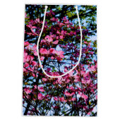 Foto van de roze bloeiende hondhout medium cadeauzakje (Achterkant)