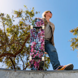 Foto van de roze bloeiende hondhout persoonlijk skateboard