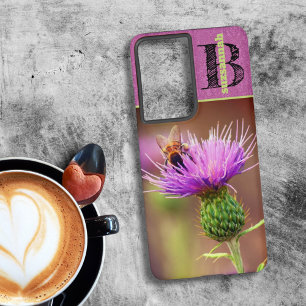 Foto van dichtbij van paarse distelbloem met homme samsung galaxy hoesje