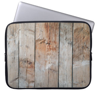 Foto van een houten paneel sluiten laptop sleeve