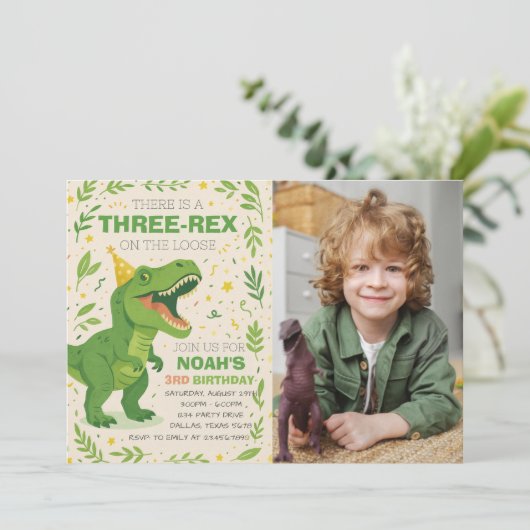 Foto van een jongen met Three-Rex dinosaurus verja Kaart (Staand voorkant)