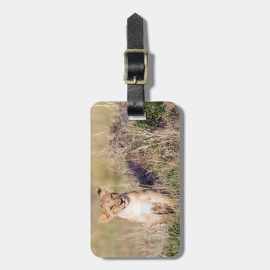 Foto van een leeuwenkub in Afrika: wilde dieren Bagagelabel (Voorkant verticaal)