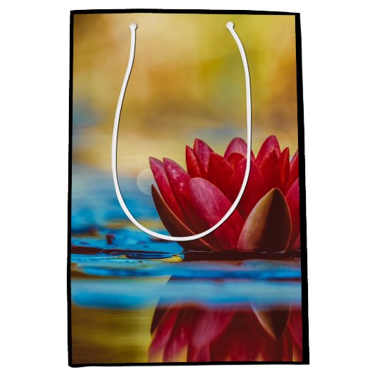  foto van een Lotus Flower in een Pond Medium Cadeauzakje (Voorkant)