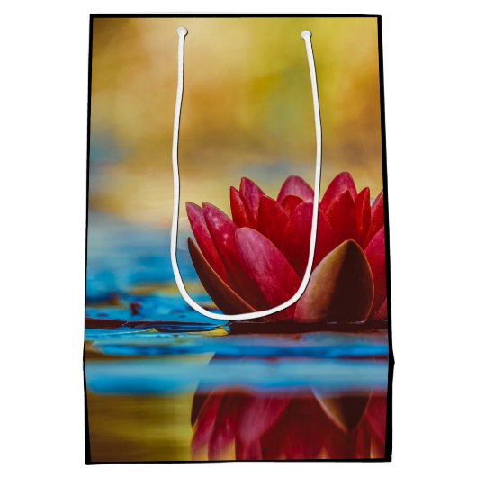  foto van een Lotus Flower in een Pond Medium Cadeauzakje (Achterkant)