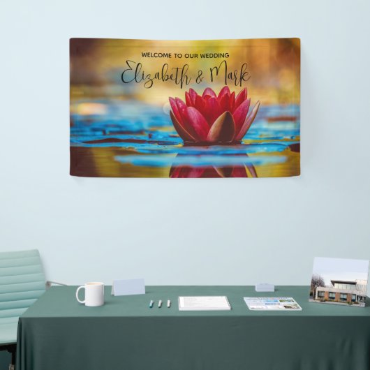  foto van een Lotus Flower in een Pond Wedding Spandoek (Beurs)