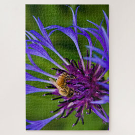 Foto van een mooie paarse bloem met honingbij legpuzzel