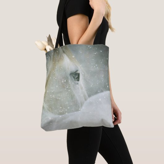 Foto van een prachtig wit paard in de winter tote bag (Dichtbij)