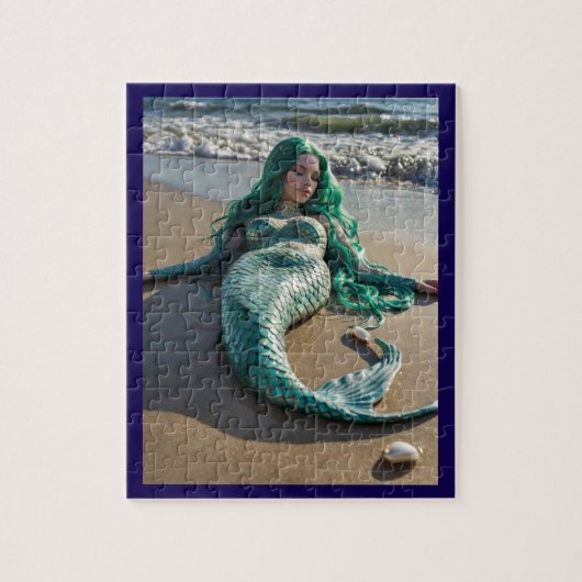 Foto van een zeemeermin op het strand legpuzzel (Verticaal)
