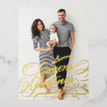 Foto van Elegant Calligraphy Season Foto Folie Feestdagen Briefkaart<br><div class="desc">Seizoensgroeten. Verstuur uw familie en vrienden warme groeten met dit aanpasbare briefkaart van de Groeten van het Seizoen. Het bevat elegante moderne kalligrafie. Personaliseer het briefkaart van de groeten van dit fotoseizoen door uw eigen details toe te voegen. Het briefkaart Greetings van de Seizoen is beschikbaar op andere kaartjes.</div>