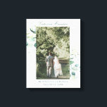 Foto van Elegant Eucalyptus Greenery Wedding Canvas Afdruk<br><div class="desc">Elegant botanisch galeriedoek met je favoriete trouwfoto omhuld met eucalyptusbladeren en grijs met een blauwe vlek en spuugjes van faux goudglitter boven een pastel waterverf was. Hierboven zijn uw namen in manuscript en hieronder is de stad, de staat en de datum. Een eenvoudig, bijtend ontwerp dat geweldig is voor de...</div>