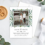Foto van Elegant Eucalyptus Greenery Wedding Save The Date<br><div class="desc">Maak uw bruiloft in stijl bekend met deze elegant, behalve de datumaankondigingskaarten met een verloving foto gemaakt door een modern zwart vierkant lijst en een groen organisch waterverf met eucalyptusbladeren, bladeren en zilveren dollareucalyptustakken in zacht verdorven tinten, groen, olijven en gedempt blauw groen - perfect voor een lente- of zomerevenement....</div>