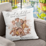 Foto van Elegant Grandouders Grandchildren Kussen<br><div class="desc">Elegant grootouder keepomwille kussen met een trendy zwarte achtergrond,  het gezegde 'kleinkinderen maken leven-groots' dat een hartcentrum,  een foto van de kleinkinderen en hun namen bevat.</div>