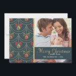 Foto van Elegant Merry-kerstfamilie Feestdagenkaart<br><div class="desc">Een elegant gouden en diep blauw demaspatroon op de achtergrond,  met je favoriete foto en een schattige kreet als illustratie. In gouden letters geschreven als "pretkerst".</div>