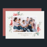 Foto van Elegant Waterverf Red kerstbloemen Feestdagenkaart<br><div class="desc">Vrolijk kerstfeest! Verstuur vakantiewensen en groeten met deze en elegante vakantiefoto. Het bevat waterverf illustraties van rode punsettia met groen. Pas deze bloemige kerstkaart aan door uw favoriete foto, groet, namen en andere details toe te voegen. De teksten zijn volledig bewerkbaar. Beschikbaar als een platte kaart, gevouwen kaart en briefkaart....</div>