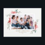 Foto van Elegant Waterverf Red kerstbloemen Feestdagenkaart<br><div class="desc">Vrolijk kerstfeest! Verstuur vakantiewensen en groeten met deze en elegante vakantiefoto. Het bevat waterverf illustraties van rode punsettia met groen. Pas deze bloemige kerstkaart aan door uw favoriete foto, groet, namen en andere details toe te voegen. De teksten zijn volledig bewerkbaar. Beschikbaar als een platte kaart, gevouwen kaart en briefkaart....</div>