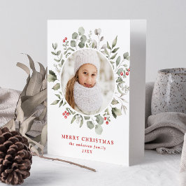 Foto van Elegant Winter Foliage en Holly Berries Feestdagen Kaart