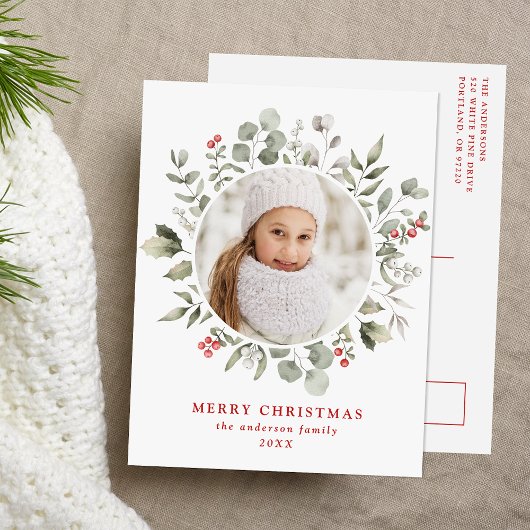 Foto van Elegant Winter Foliage en Holly Berries Feestdagenkaart