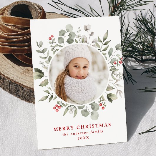Foto van Elegant Winter Foliage en Holly Berries Feestdagenkaart