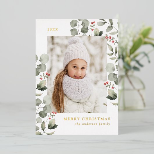 Foto van Elegant Winter Foliage en Holly Berries Folie Feestdagenkaart (Staand Voorkant)