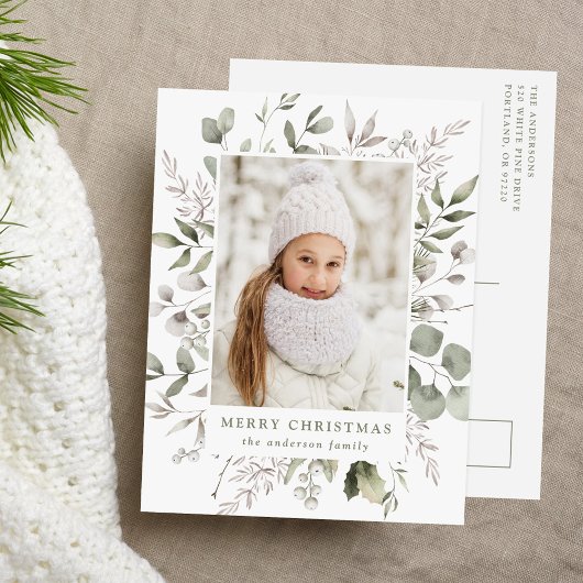 Foto van Elegant Winter Foliage en Snowberries Feestdagenkaart