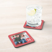 Foto van feestrood en wit monogram bier onderzetter (Rechterzijde)