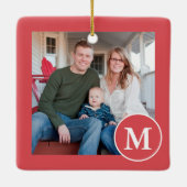 Foto van feestrood en wit monogram keramisch ornament (Achterkant)