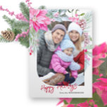 Foto van Festive Colorful Pink Poinsettias Drieluik Kaart<br><div class="desc">Heldere,  kleurrijke en feestelijke waterverf-achtige sprays van roze en rode punsettias,  winterholbessen,  mistletoe en pijnhout,  bewerkbare tekstvelden en unieke fotosjabloon. Binnen eigenschappen extra fotomalplaatjes en editable berichtgebied.</div>