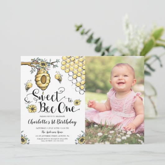 Foto van Floral Beehive Honey Sweet Bee 1e verjaar Kaart (Staand voorkant)