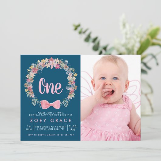 Foto van Floral Wreath & Bow Girl's 1e verjaardag Kaart (Staand voorkant)