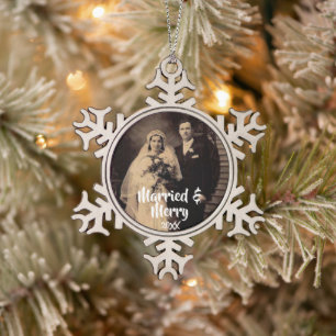 Foto van gehuwd en gezellig tin sneeuwvlok ornament