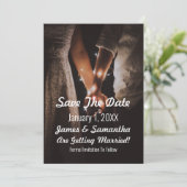 Foto van hand in hand met kerstverlichting save the date (Staand voorkant)