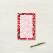 foto van heerlijke schattige rode kersen post-it® notes (Op bureau)