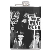 Foto van het Beer Protest van 1950  Heupfles (Voorkant)