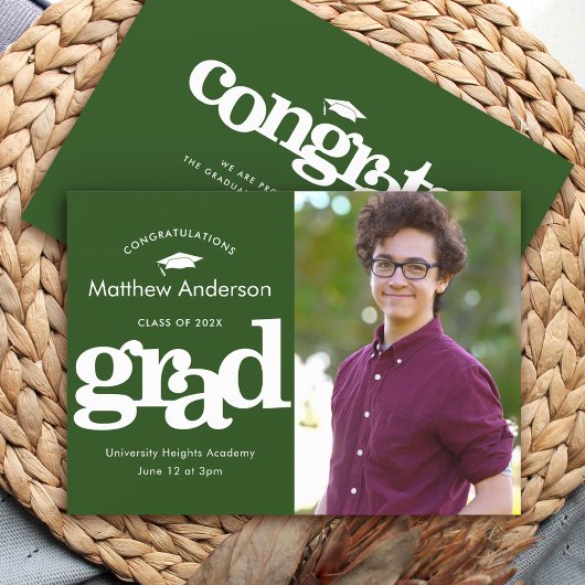 Foto van het groene afstuderen moderne vetgedrukte aankondiging