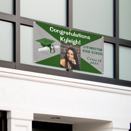 Foto van het groene en grijze Afstuderen Spandoek (Buitenkant Gebouw)