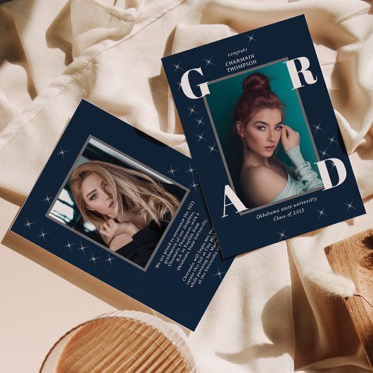 Foto van het marinenblauw Afstuderen met mousseren Aankondiging