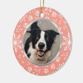 Foto van het roze snowflake Paw Pattern Pet Keramisch Ornament (Links)