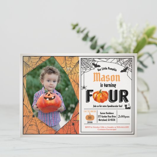 Foto van het vierde verjaardagsfeest op kind Hallo Kaart (Staand voorkant)